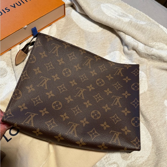 ๐ค DISCONTINUED Toiletry 26 Pouch ๐ค - Picture 6 of 14